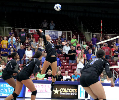 GRIZZLY JOHONNA WALKUP (No. 2), Mtn. View, goes up for a kill during Friday’s season home opener against Iowa Western Community College in the West Plains Civic Center. Walkup led the Grizzly attack with 13 kills. Getting ready to respond are, from left, Grizzlies Adriana Darthuy, Blanca Izquierdo and Greer Rogers. (Missouri State-West Plains Photo)
