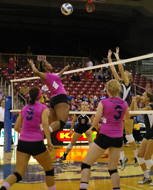 GRIZZLY MIDDLE ATTACKER Torika Balielekutu goes up for a kill during Monday’s match with Seminole State College at the West Plains Civic Center. Looking on are right side attacker Candyce Alexander (No. 9) and setter Sarah Stretch (No. 3). (Missouri State-West Plains/Driskell)