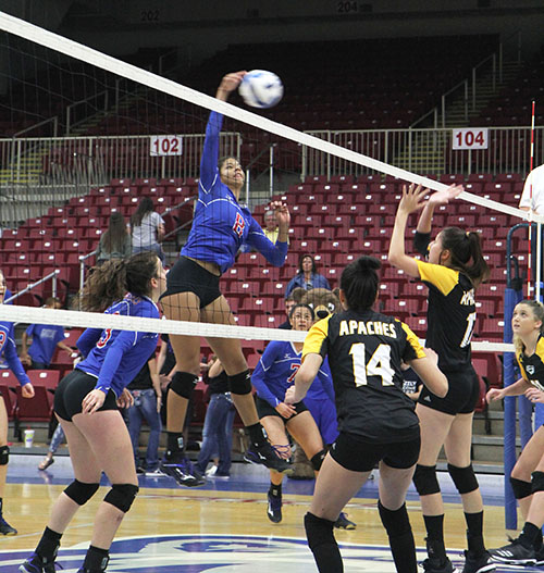 FRESHMAN MIDDLE ATTACKER Keziah Williams (No. 8) goes up for a kill during the Grizzlies’ game against No. 20 Tyler Junior College Oct. 13 in the Grizzly Invitational Tournament. Looking on are Grizzlies Miriam Cardoner Soler (No. 3) and Yileen Ng He (No. 7). (Missouri State-West Plains Photo)