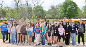Group photo of Thayer High school Interscholastic Contest contestants